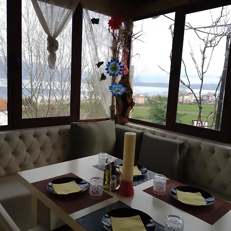 Bar Restaurant Stone Dream Проживание в семье Udenisht