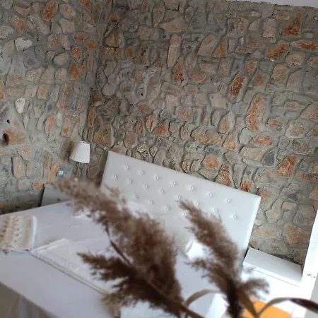 Проживание в семье Bar Restaurant Stone Dream